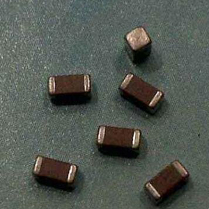 高壓貼片電容的介質會影響電容的性能嗎？